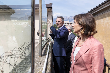 Der zukünftige Standort für das Gefängnis in Bozen ist seit langem Gegenstand der Verhandlungen zwischen Bozen und Rom: Im Bild Landeshauptmann Arno Kompatscher und die damalige Justizministerin Marta Cartabia am 17. Juni 2022 bei einem Besuch am aktuellen Standort. (Foto: LPA/Tiberio Sorvillo)