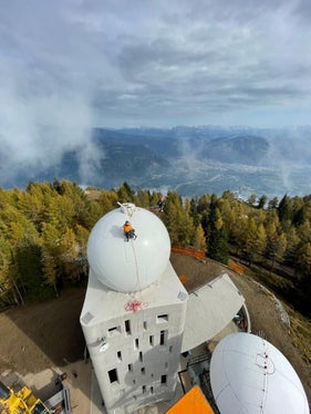 Die Inbetriebnahme der neuen Radarstation auf dem Gantkofel an der Grenze zwischen Südtirol und dem Trentino wird innerhalb der nächsten Wochen erfolgen. (Foto: LPA/Dienst für Risikoprävention und CUE Trient)