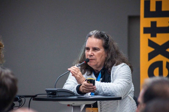 La partnership tra l'Agenzia di Protezione Civile e la Libera Università di Bolzano rafforza la formazione nel campo delle tecnologie antincendio: Arianna Villotti, direttrice dell'Ufficio Ispezione e consulenza prevenzione incendi al convegno del NOI Techpark. (Foto: USP/Agorà Activities)