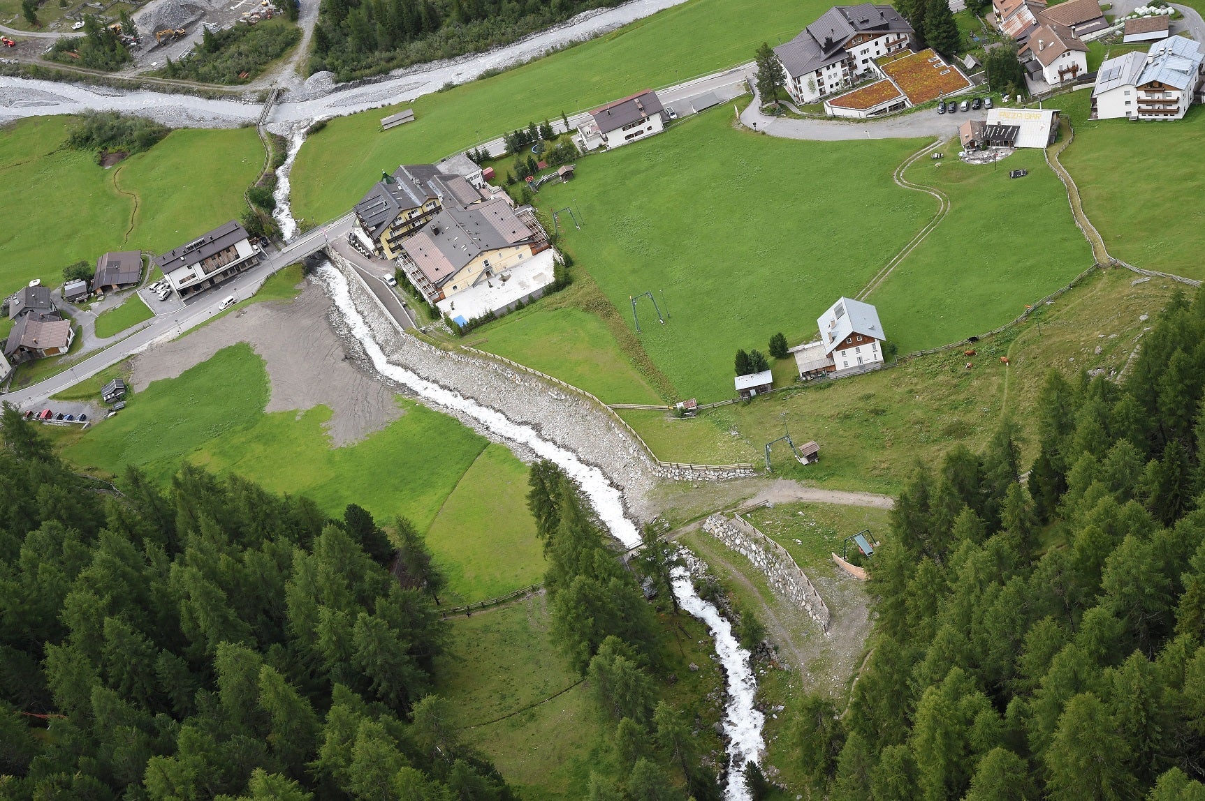 Die Arbeiten zur Verbesserung des Hochwasserschutzes am Zaytalbach in Sulden sind abgeschlossen. (Foto: Agentur für Bevölkerungsschutz/Luca Messina)