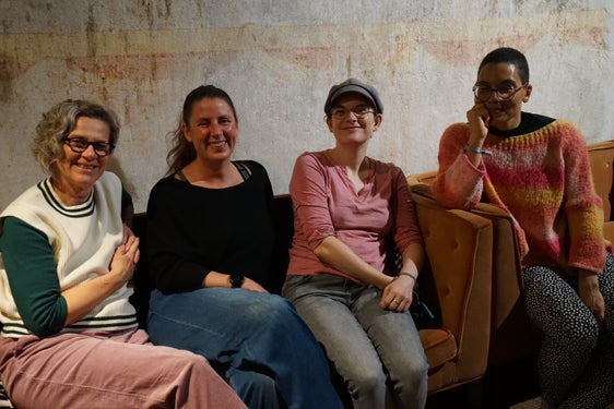 Waren im Vorjahr zu Besuch in Südtirol (v.l.n.r.): Alice Pantermüller, Julia Nüsch, Kathrin Tordasi, Chantal-Fleur Sandjon. (Foto: Landesamt für Bibliotheken und Lesen/Daniela Huebser)