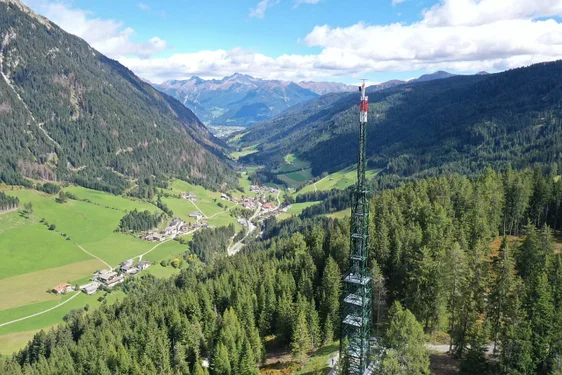 Die RAS betreibt derzeit über 120 Sendestandorte mit rund 1000 Sende- und Richtfunkgeräten. Im Bild der Senderstandort Ratschings (Foto: RAS)