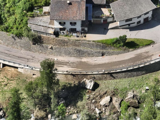 Il transito temporaneo sulla strada della Val Senales sarà possibile solamente in tre distinte finestre temporali di un'ora e mezza ciascuna: dalle 7 alle 8.30, dalle 12.30 alle 14 e dalle 17.30 alle ore 19.00. (Foto:ASP)