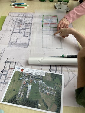 Mit dem Projekt Haus Wiederstein war die Gemeinde Kleinzell in Österreich beim New European Bauhaus-Preis 2025 erfolgreich. Das Vorhaben beinhaltet die Verwandlung eines Baubestands in ein multifunktionales Zentrum, das zum Treffpunkt für die Gemeinschaft wird. (Foto: New European Bauhaus)