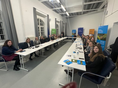 Gli ospiti di Vienna hanno incontrato anche l'assessora provinciale Magdalena Amhof. (Foto: USP/Karin Leitner)