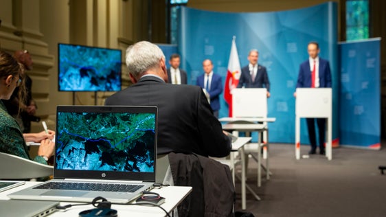 Pressekonferenz zur neuen, 23 Kilometer langen 132-Kilovolt-Erdkabelleitung zwischen Lajen und Corvara im Pressesaal des Landhaus 1 in Bozen (Foto: LPA/Fabio Brucculeri)