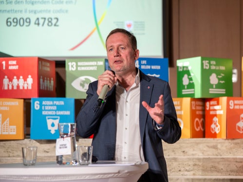 L'assessore Massimo Bessone ha parlato durante la sesta serata informativa sul tema della sostenibilità delle tematiche di sua competenza (Foto: ASP)