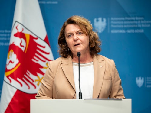 Seit der Erarbeitung des Maßnahmenpakets ist bereits einiges passiert, aber es ist noch ein langer, intensiver Weg, den wir konsequent und mit intensiver Arbeit weitergehen, hob Landesrätin Rosmarie Pamer hervor. (Foto: LPA/Fabio Brucculeri)