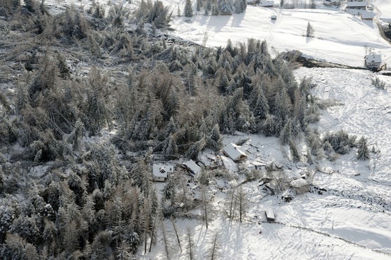 Vier Häuser wurden zerstört, weitere konnten durch rasches Eingreifen gesichert werden. (Archivfoto: Landeswarnzentrum in der Agentur für Bevölkerungsschutz)