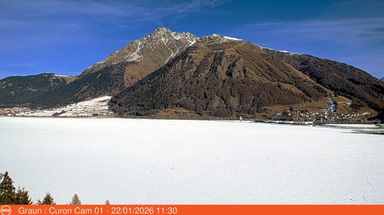 Una nuova webcam a Curon Venosta sul Lago di Resia (nella foto) e un'altra a Lauregno ampliano l'offerta webcam della RAS e forniscono immagini impressionanti in tempo reale da due regioni dell'Alto Adige. (Foto: RAS)