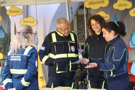 Italienweit wird in diesen Tagen rund um den Internationalen Tag der Katastrophenvorbeugung am 13. Oktober mit dem Projekt Io non rischio - Ich riskiere nicht informiert, in Südtirol in Zusammenarbeit mit der Agentur für Bevölkerungsschutz und der Sektion Zivilschutz im Weißen Kreuz, beim Hochwassertag in Neumarkt am 11. Oktober gemeinsam mit der Freiwilligen Feuerwehr Neumarkt. (Foto: LPA/Maja Clara)