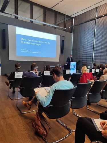 L'intervento dell'assessore provinciale alla Mobilità, Daniel Alfreider, al convegno sul mobility managment aziendale. (Foto: Sta - Strutture Trasporto Alto Adige SpA)