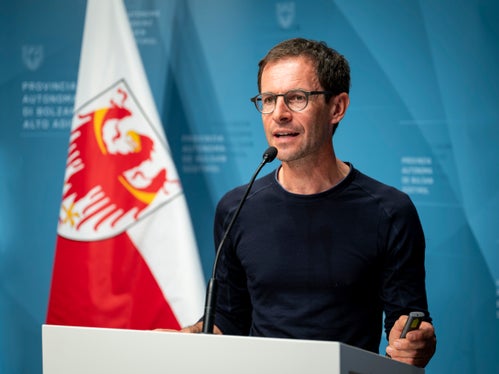 18 Kaminkehrerbetriebe in Südtirol beteiligen sich an der Initiative. Christian Resch,Obmann der Kaminkehrer im lvh, gab Tipps zum richtigen Umgang mit Holzöfen und Kaminen.(Foto: LPA/Fabio Brucculeri)