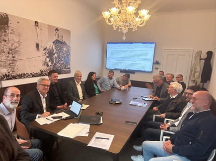 Al tavolo di lavoro hanno preso parte referenti del Consorzio dei Comuni, delle Comunità comprensoriali, dell’Agenzia provinciale per l'ambiente e la tutela del clima, dell'Ecocenter e del Comune di Bolzano (Foto: ASP)