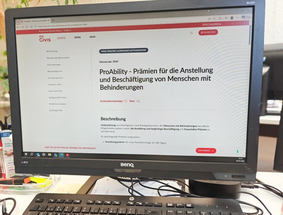 Digital, schnell, unbürokratisch: Das Portal "ProAbility" im Bürgernetz myCIVIS macht es privaten Arbeitgeberinnen und Arbeitgebern leicht, um die Beiträge für die Beschäftigung von Menschen mit Behinderung anzusuchen. (Foto: LPA/Ursula Pirchstaller)