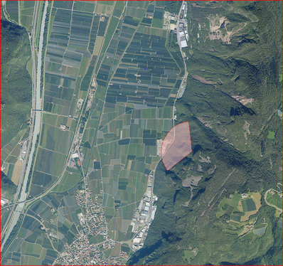 Da Steinsplitter mit hoher Geschwindigkeit bis zu 300 Meter weit geschleudert werden können, ist das Betreten des Bereichs innerhalb dieses Sicherheitsradius strikt verboten. (Foto: LPA/Landesabteilung Straßendienst)