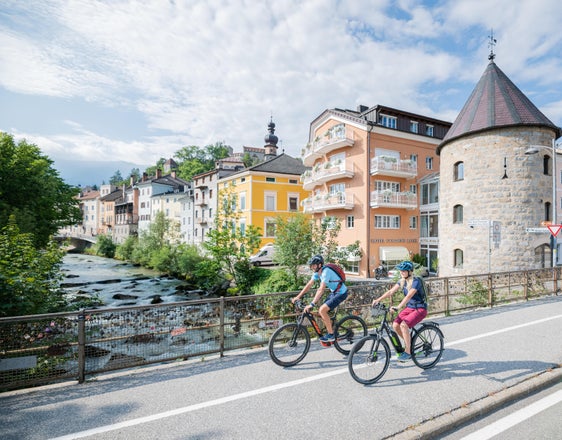 La Giunta provinciale ha adattato i criteri per la concessione di contributi per la progettazione, la costruzione e la manutenzione di piste e percorsi ciclabili. (Foto: Idm Alto Adige/Harald Wisthaler)