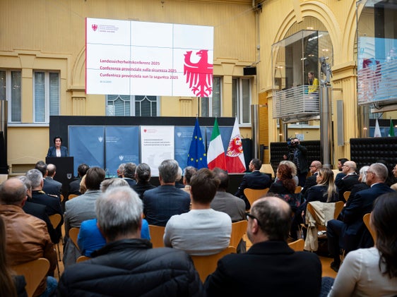 Im Rahmen der Landessicherheitskonferenz am 28. Oktober wurde die erste Südtiroler Sicherheitsstudie vorgestellt. (Foto: LPA/Fabio Brucculeri)