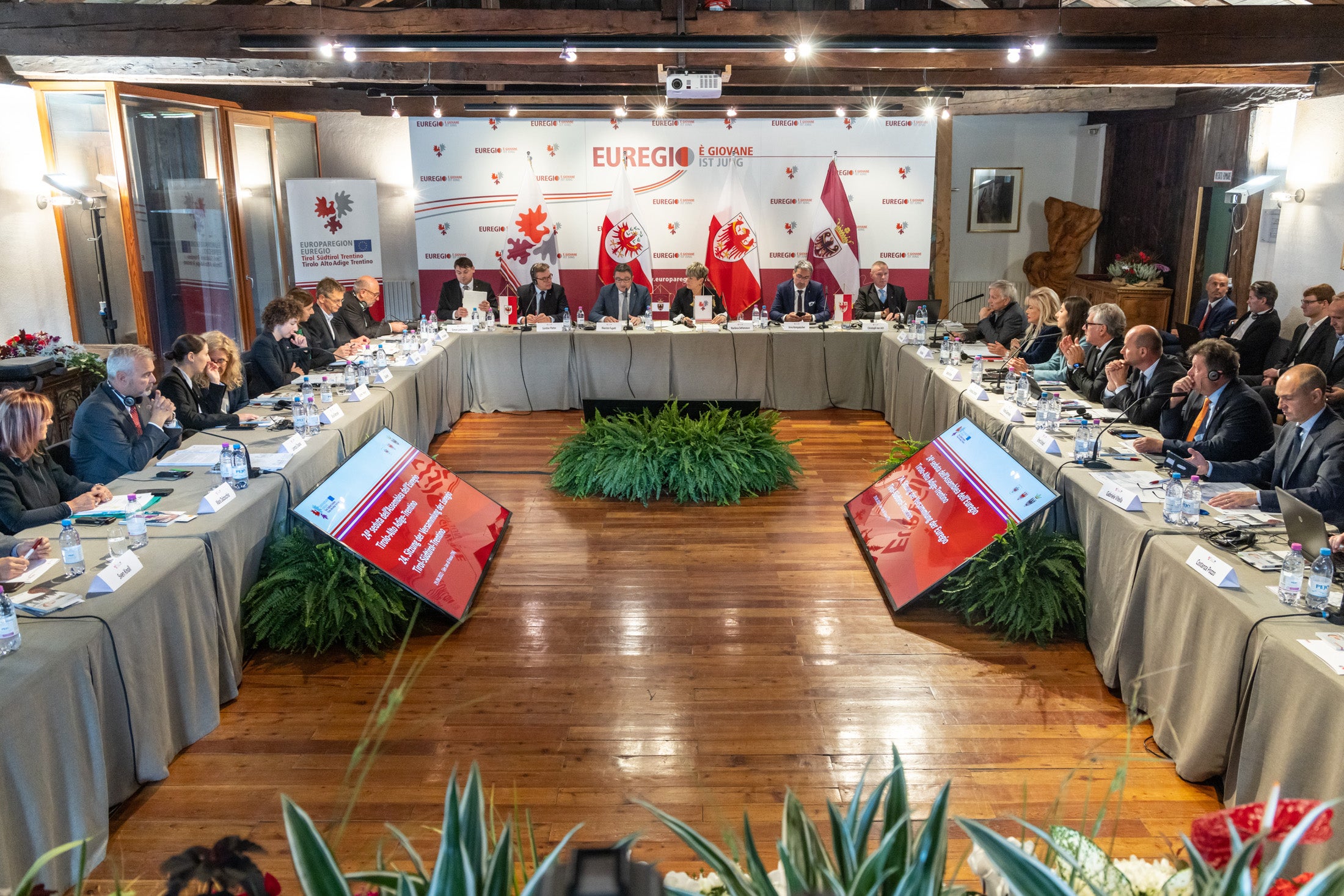 Dass die Euregio kein abstraktes Gremium, sondern für die Gemeinschaft wichtig ist, wurde bei der Vorstandssitzung in Sèn Jan di Fassa anhand mehrerer Beschlüsse veranschaulicht. (Foto: Presseamt Trentino)