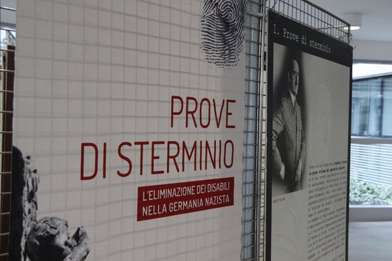  Su&nbsp;18 pannelli, l’esposizione itinerante Prove di sterminio informa i visitatori sulla condizione delle persone con disabilità durante il nazismo, quali prime vittime del genocidio di massa (Foto: ASP/Hannes Wisthaler)