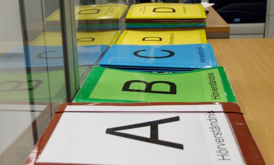 Voraussetzungen für die Teilnahme am Auswahlverfahren für Zweisprachigkeitsprüfende sind der Abschluss eines mindestens vierjährigen Hochschulstudiums in Sprach- oder Literaturwissenschaften, Translationswissenschaften, Bildungswissenschaften, Politik-, Rechts- oder Geisteswissenschaften und der Besitz des Zweisprachigkeitsnachweises. (Foto: LPA)