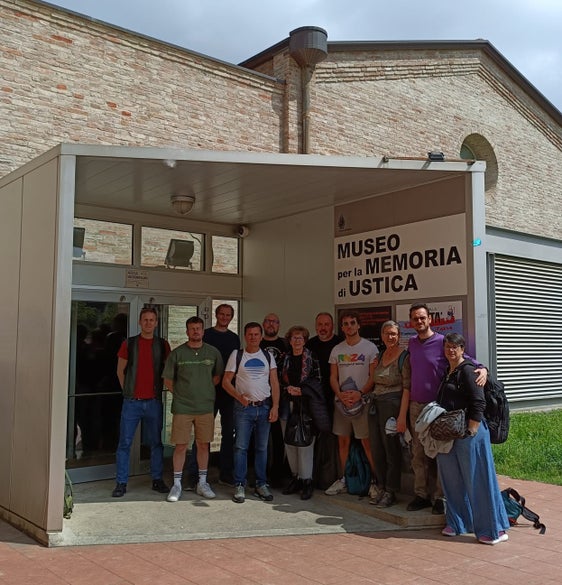 Parte della delegazione al “Museo per la Memoria di Ustica” con Daria Bonfietti (Foto: USP/Gianluca Battistel)