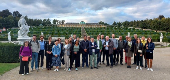 Beim grenzübergreifenden CORE-Treffen im September in Potsdam (Brandenburg, Deutschland) ging es um innovative Strategien für die Verwendung von Kompost- und Gärrestprodukten. Im Bild die Teilnehmenden im Sanssouci-Park in Potsdam. (Foto: LPA/Landesagentur für Umwelt und Klimaschutz) 