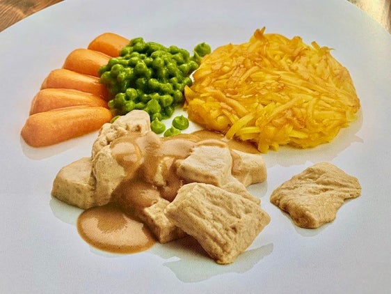 Menschen mit Schluckstörungen können nur breiartige Nahrung zu sich nehmen. Präsentiert sich die Breinahrung wie ein traditionelles Tellergericht, wirkt sich das positiv auf die Patienten aus, steigert das Wohlbefinden und unterstützt den Heilungsprozess. (Foto: LPA/LBS Savoy/Hannes Rainer)