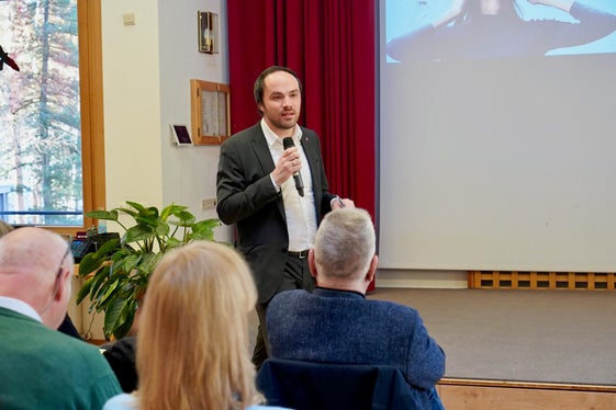 L'assessore alla Cultura in lingua tedesca Philipp Achammer: Il futuro si crea quando le relazioni hanno successo. (Foto: USP/Ufficio Educazione permanente e lingue/Astrid Crepaz) 