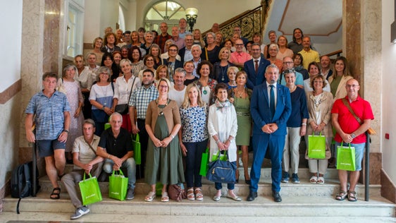 Uno dei tre gruppi di pensionati: 51 donne e uomini hanno prestato servizio per oltre 40 anni (Foto: ASP/Fabio Brucculeri)