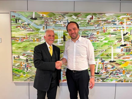 Beim Treffen des Obmannes des Südtiroler Volksgruppen-Instituts, Hugo-Daniel Stoffella, mit Landesrat Philipp Achammer wurde vor allem über die Bedeutung der angewandten Wissenschaften für den Minderheitenschutz gesprochen. (Foto: LPA/Nicole Abler)