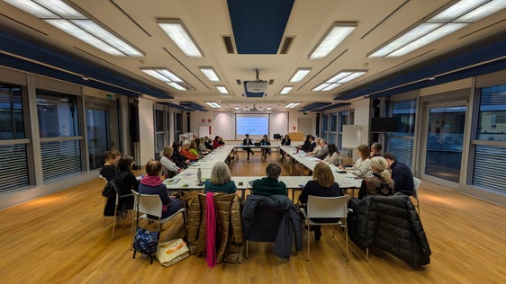 Der Koordinierungstisch und der Fachbeirat gegen Lebensmittelverschwendung haben sich am 9. Jänner zur ersten Sitzung des Jahres 2025 getroffen. Dabei wurde über das Landesgesetz, Maßnahmen für Klein- und Kleinstunternehmen und Möglichkeiten der Quantifizierung der Lebensmittelverschwendung gesprochen. (Foto: LPA/Hannes Wisthaler)