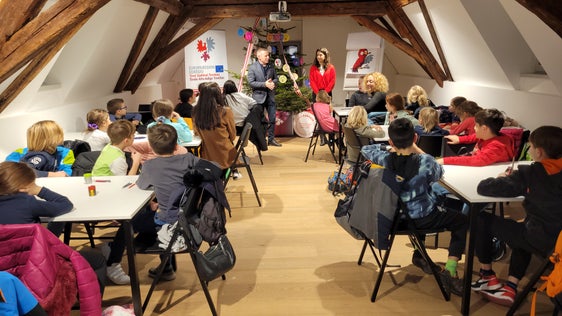 Beim Workshop haben die Kinder auch einige Besonderheiten der Euregio kennengelernt. (Foto: Euregio/Armin Gluderer)