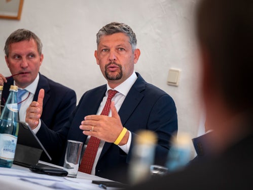 Mobilitätslandesrat Daniel Alfreider informierte über die wichtigsten Projekte für das Unterland und das Überetsch.&nbsp;Unser Ziel ist klar: Wir wollen die Zuverlässigkeit der Verbindungen verbessern, die Sicherheit erhöhen und Alternativen zum privaten Auto stärken, betonte Alfreider. (Foto: LPA/Fabio Brucculeri)