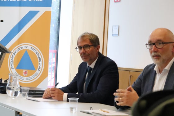 Un momento dell'odierno incontro avvenuto oggi alla Protezione civile di Bolzano. (Foto: ASP/Maja Clara