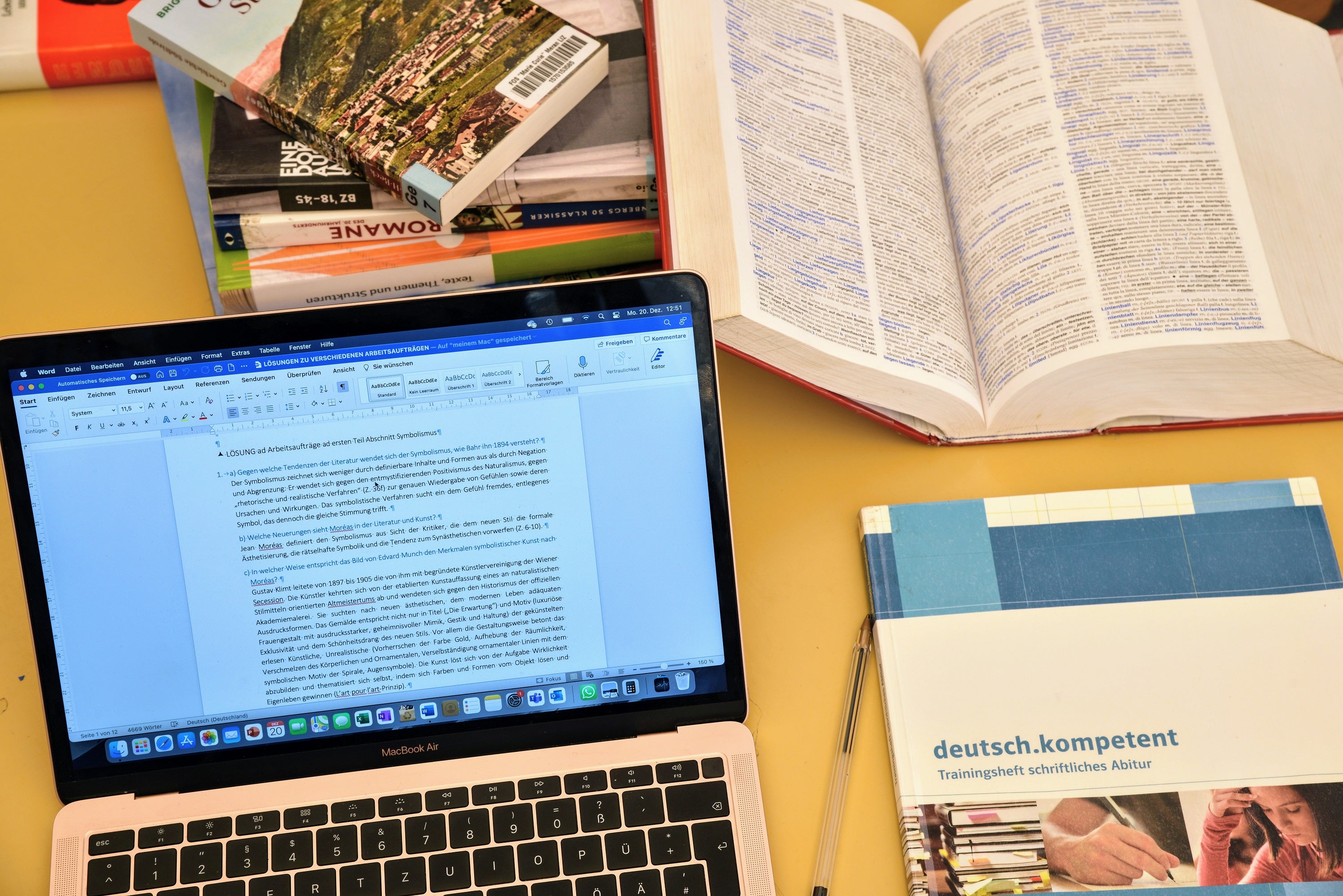 Erinnerungskultur und historisches Bewusstsein sollen künftig noch stärker in den Mittelpunkt rücken: Das deutsche Bildungsressort bereitet dafür unter anderem eine umfassende Aktualisierung der Lehr- und Lernmaterialien zur Geschichte Südtirols vor. (Foto: LPA/Peter Daldos)