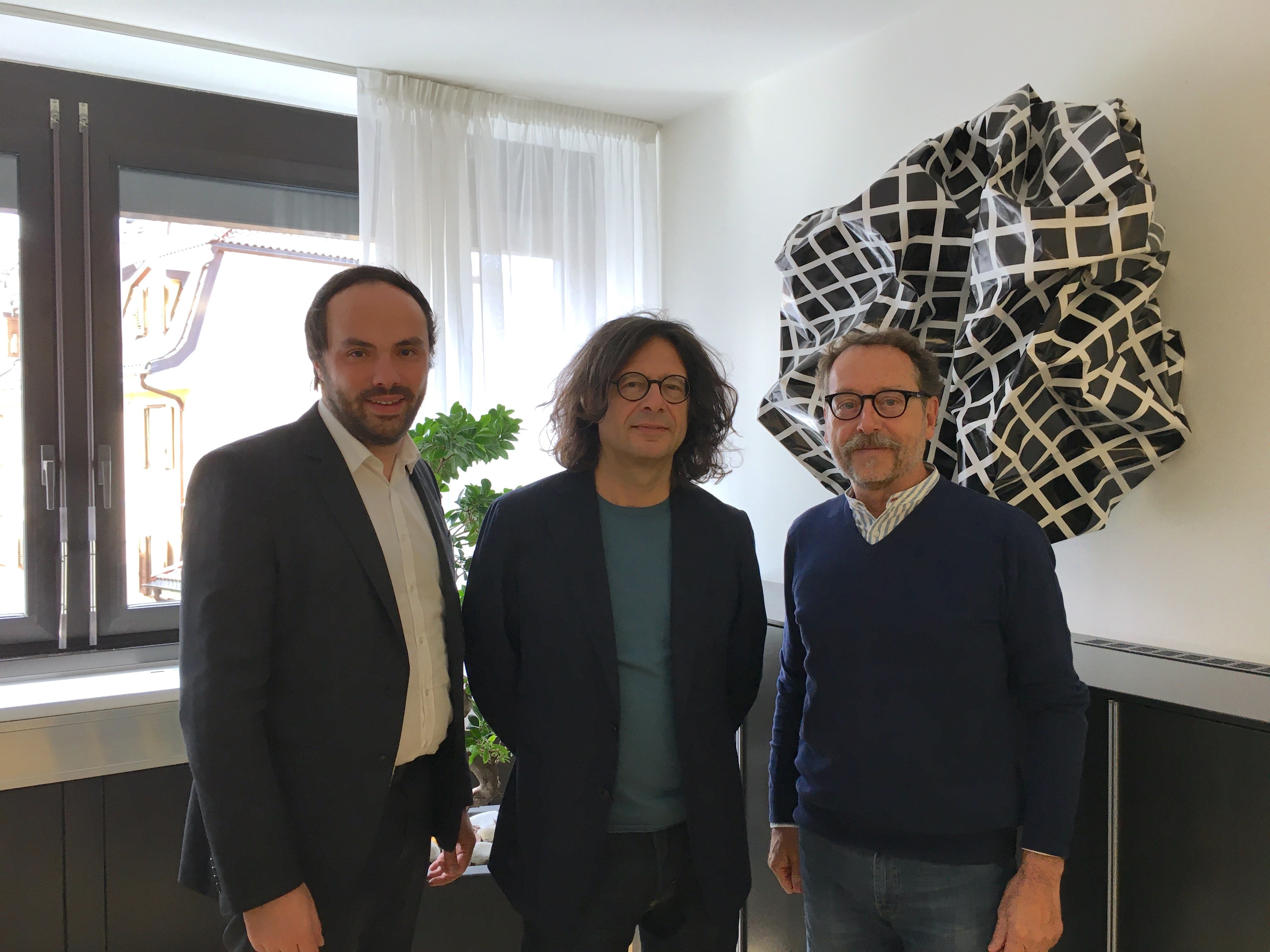 Da sinistra l'assessore provinciale alla Cultura Philipp Achammer con il nuovo direttore del Bolzano Film Festival Bozen (BFFB), Vincenzo Bugno, e il nuovo presidente del Filmclub, Luigi Loddi (Foto: ASP/Nicole Abler)