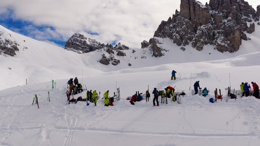 In der Axamer Lizum (Tirol) fand die letzte der drei Fortbildungen statt. Mitglieder der Lawinenkommissionen der Euregio-Länder erhielten Einblicke in das Projekt Cairos. (Foto: Land Tirol)