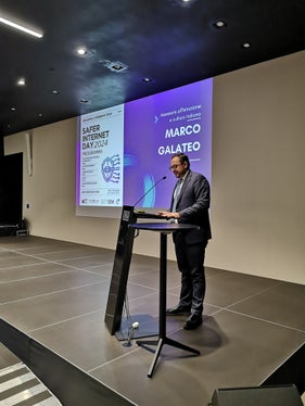 Sapere che quest’anno più di 250 studenti, 3000 negli ultimi 5 anni, hanno partecipato a un progetto su queste tematiche, mi rende decisamente ottimista per il futuro”,  ha detto l'assessore all'Istruzione Marco Galateo, intervenuto al NOI Techpark (Foto: ASP/Direzione Istruzione e Formazione italiana)