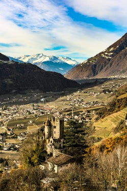 Bild des Monats Dezember 2024: Brunnenburg Richtung Vinschgau, Foto: Martin Geier