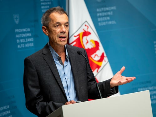 Eine falsche Holzverbrennung wirkt sich negativ auf Umwelt und Gesundheit aus: Georg Pichler, Direktor des Landesamtes für Luft und Lärm, nannte die kritischen Emissionsdaten, nämlich Feinstaub und Benzoapyren. (Foto: LPA/Fabio Brucculeri)