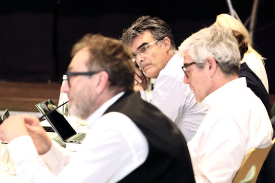 Austausch zwischen Südtirol und Graubünden mit (von links nach rechts) Peter Peyer, Jon Domenic Parolini und Marcus Caduff. (Foto: LPA/Alan Bianchi)