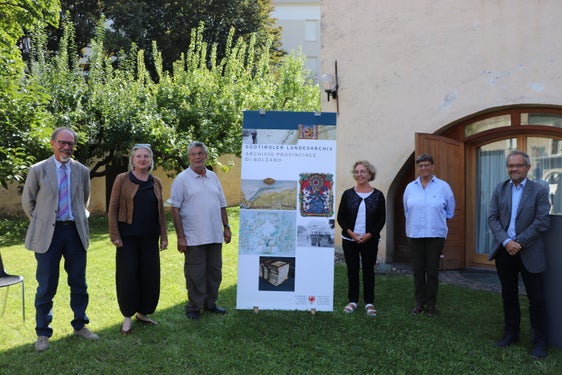 Presentazione dell'Archivio Alexander Langer: (da sinistra) Giorgio Mezzalira, Karin Dalla Torre, Peter Langer, Christine Roilo, Ingrid Facchinelli e Giuseppe Ferrandi (Foto: ASP/ Monika Pichler) 