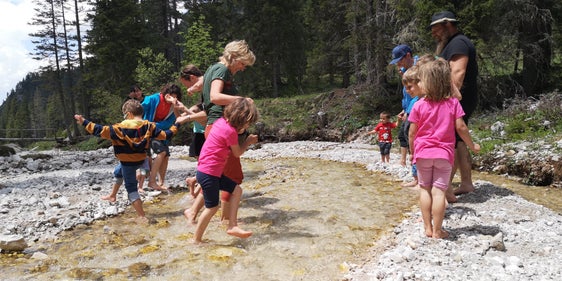 Se entrambi i genitori svolgono attività di cura nei primi mesi di vita del figlio, possono richiedere l'assegno provinciale al nucleo familiare + (Foto: ASP/Johanna Berger)