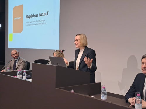 Prävention sei sehr lange als etwas Neutrales betrachtet worden. Heute sei klar: Das ist sie nicht und Unterschiede nicht zu berücksichtigen bedeutet letztlich, nicht alle gleichermaßen zu schützen, betonte Arbeits-Landesrätin Magdalena Amhof. (Foto: LPA/Ressort für Europa, Arbeit und Personal)