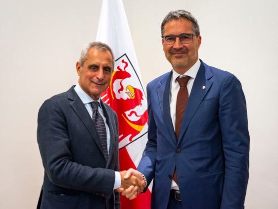 Oggi a Palazzo Widmann primo incontro ufficiale tra il nuovo questore di Bolzano, Andrea Valentino, e il presidente altoatesino Arno Kompatscher (Foto: ASP/Fabio Brucculeri)