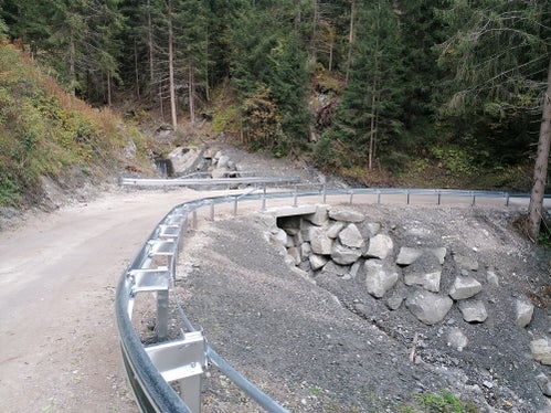 In Richtung Außerberg ist die neue Brücke aus Stahlbeton mit abnehmbaren Elementen entstanden. (Foto: LPA/Amt für Wildbach- und Lawinenverbauung Ost)