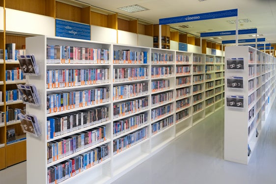 L’Ufficio Educazione permanente, biblioteche e audiovisivi (Centro Audiovisivi), in collaborazione con la Sede Rai di Bolzano, presenta un progetto dedicato al racconto della storia recente dell’associazionismo culturale in Alto Adige attraverso i materiali audiovisivi prodotti dal 2000 al 2025. (Foto: Ufficio Educazione permanente, biblioteche e audiovisivi)