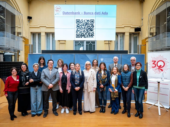 Sie werden nicht müde zu betonen, wie wichtig die ausgeglichen Vertretung von Männern und Frauen in Medien, bei öffentlichen Veranstaltungen und Podiumsdiskussionen ist: Bereits etwa 90 Organisationen und Vereinigungen in Südtirol haben sich der Initiative "No women No Panel" angeschlossen. (Foto: LPA/Fabio Brucculeri)