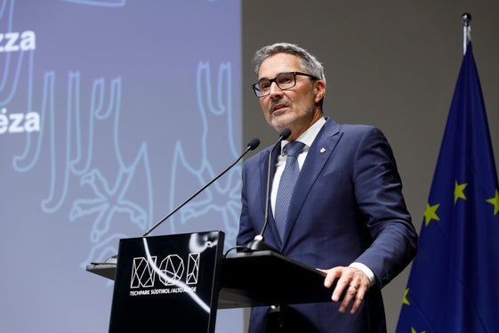 Sicherheit startet beim Respekt füreinander und beim Respekt der geltenden Regeln. Denn Sicherheit ist immer ein Thema von gesellschaftlicher Relevanz, sagte Landeshauptmann Kompatscher bei der heutigen Landessicherheitskonferenz. (Foto: LPA/Tiberio Sorvillo)